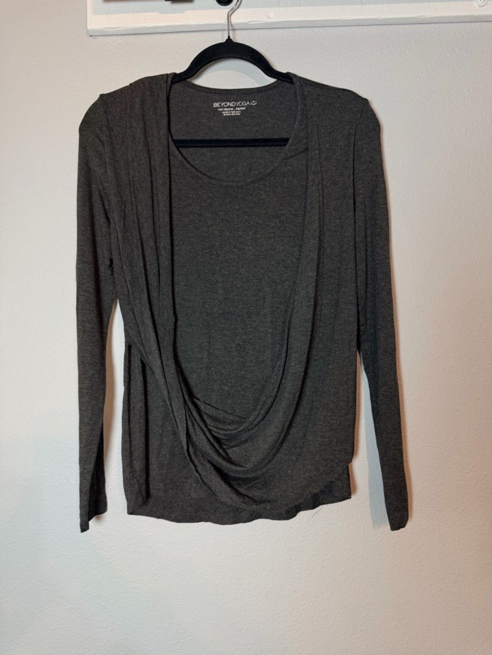 Beyond Yoga Draped Front Long Sleeve Top Small Long Sleeve Charcoal Gray Modal